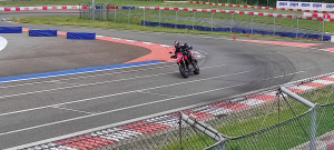 Okruhové testování Hypermotard 698 Mono